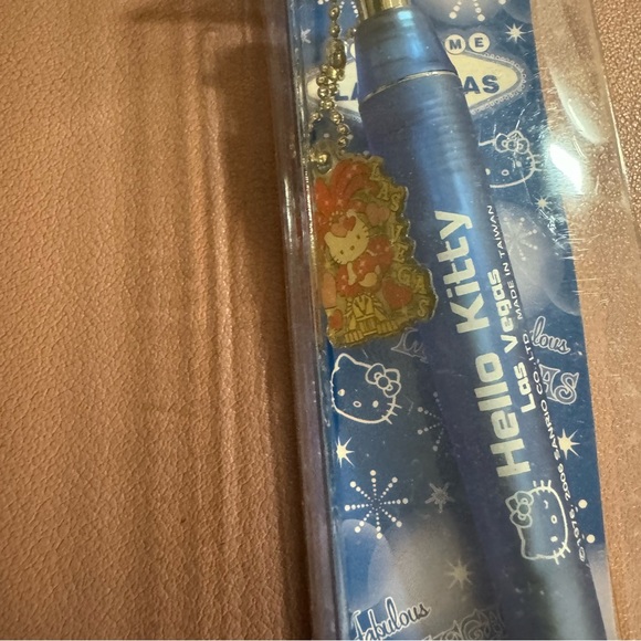 Hello Kitty Pens - Picture 3 of 5